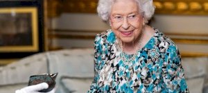 Baj van? Előkerült egy új fotó II. Erzsébetről, fura dolgot szúrtak ki az emberek