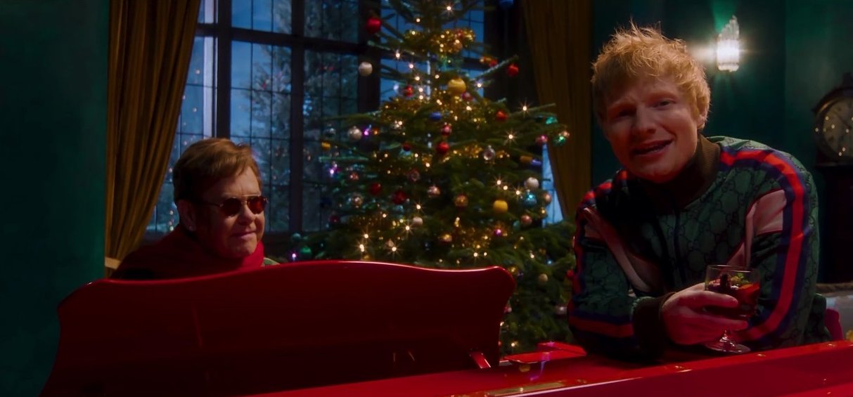 Elton John és Ed Sheeran közös karácsonyi dala igazi gigasláger lett - videó