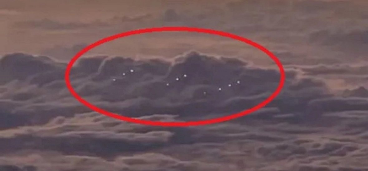 Hátborzongató UFO-észlelés: egy egész konvoj járőrözött a Csendes-óceán felett - videó