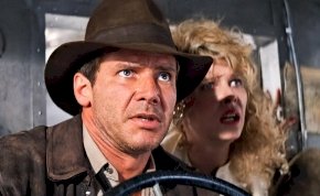 Így néz ki most a 80-as évek csúcsbombázója, az Indiana Jones-film ultradögös főszereplője, Steven Spielberg felesége - videó