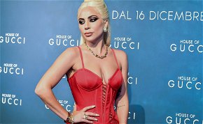 Ez tényleg a forró keblek birodalma: Lady Gaga és Iszak Eszti is őrülten szexi képet tett ki magáról – válogatás