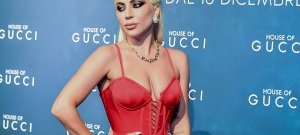 Ez tényleg a forró keblek birodalma: Lady Gaga és Iszak Eszti is őrülten szexi képet tett ki magáról – válogatás