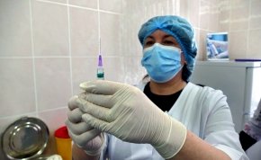 Jöhet az új vakcina Magyarországra is, ami biztos fegyver lehet az omikron ellen