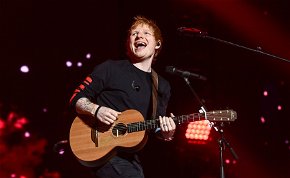 Mi történt? Megásatta a saját sírját Ed Sheeran – igazán morbid dologba fogott a világhírű zenész