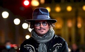 Újabb világsztár állt ki Johnny Depp mellett: „Igazi úriember”