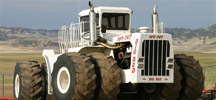 Megépítették a világ legnagyobb, közel 1000 lóerős traktorát – de csak egy van belőle!