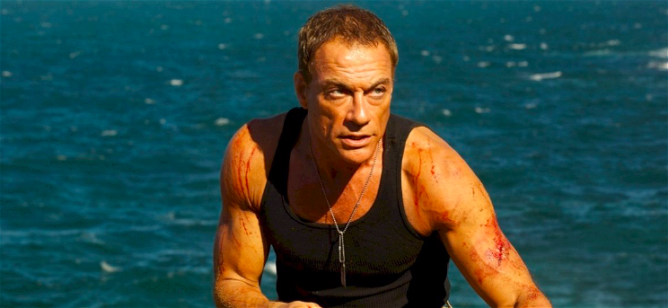 Szeretnéd megtanulni a Van Damme rúgást? Az akcióhős most megmutatja, hogy kell pusztítani! – videó