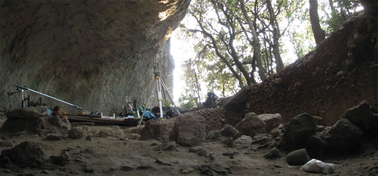 Van egy francia barlang, ahol felváltva laktak a neandervölgyiek és a modern emberek