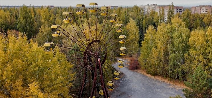 Döbbenetes lesifotó: a csernobili halálzónában az oroszok titokban építkeznek - fotó