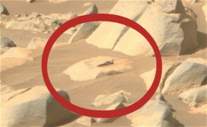 Öltönyös UFO-t rögzített a NASA Marsjárója - elegáns, intelligens lények lakják a vörös bolygót?