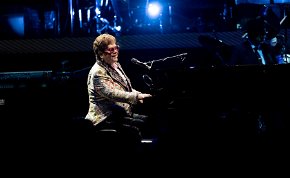 Elton John hátborzongató helyzetbe keveredett - veszélybe került az élete