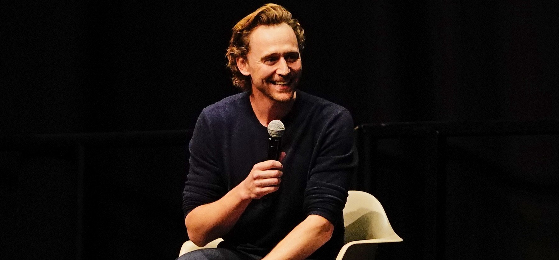 Tom Hiddleston lázban tartja a rajongókat - Meglepő dolgot vettek észre rajta