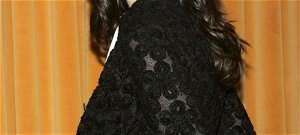 Anne Hathaway átlátszó ruhája olyan helyen maradt nyitva, ahol nem szabadott volna? - fotó