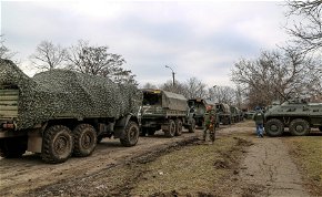 Óriási orosz katonai konvoj várakozik Kijev közelében, csapásra készen, de napról napra fogy a harci kedv
