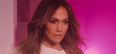 Jennifer Lopez fekete minibugyiban mutatta meg bájait a rajongóknak, kiakadt az internet - fotó