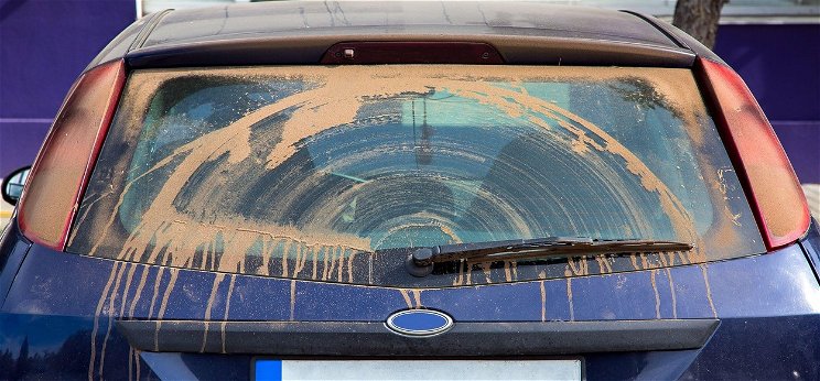 Sok embernek sáros volt reggel az autója Magyarországon, elmondjuk, hogy miért