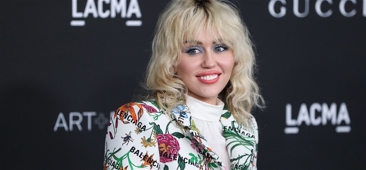 Nem sokon múlt Miley Cyrus élete - Komoly viharba keveredett a repülőgépe