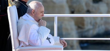 Kijevbe akar látogatni Ferenc pápa – és ezzel a mártírhalált is kockáztatja egy dermesztő jóslat szerint