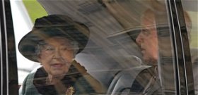 Hihetetlenül apró méretűre kicsinyítették II. Erzsébetet, majd elárasztották fotókkal az internetet