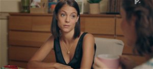 Babaarcú szépség a TV2 új sorozatában – a fiatal magyar színésznő egészen izgató képekkel hódít
