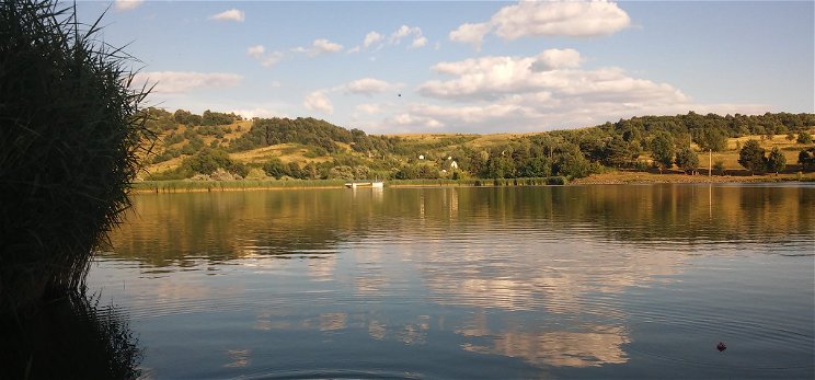 Miskolc mellett él a magyar Loch Ness-i szörny - szemtanú beszélt a varbói tó réméről