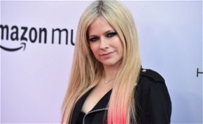 Melltartó nélkül fotózták tiniálmaink vadóc punkrockhercegnőjét, a gyönyörű Avril Lavignet