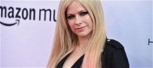 Melltartó nélkül fotózták tiniálmaink vadóc punkrockhercegnőjét, a gyönyörű Avril Lavignet