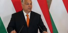 Te jó ég! Ez tényleg Orbán Viktor? Teljesen felismerhetetlen a magyar miniszterelnök