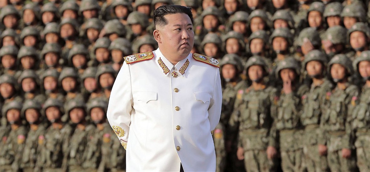 A dilivonat tovább robog Észak-Koreában, Kim Dzsongun betiltotta a nadrágot
