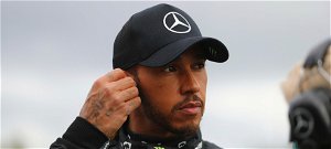 Lewis Hamilton alaposan felkészül az amerikai versenyre – két csajjal látták távozni egy klubból