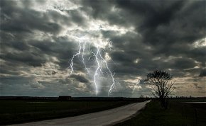Időjárás: égi csapás sújtja Magyarországot, ebben a megyében kell nagyon vigyázni