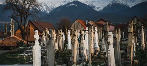 Ezt látnod kell: Morbid látványt nyújt a romániai vidám temető