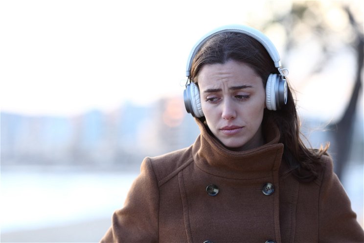 2perc tudomány: Tudtad, hogy boldogabb leszel, ha szomorú dalokat hallgatsz? Ez az oka, hogy kínozzuk magunkat