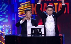 Zelenszkij a péniszével zongorázott és pucéran gitározott, mielőtt Ukrajna elnöke lett