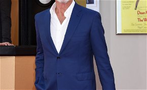 A szuperférfi, Pierce Brosnan együtt pózolt három csodálatos gyermekével, a legidősebb fia elképesztően hasonlít a színészre