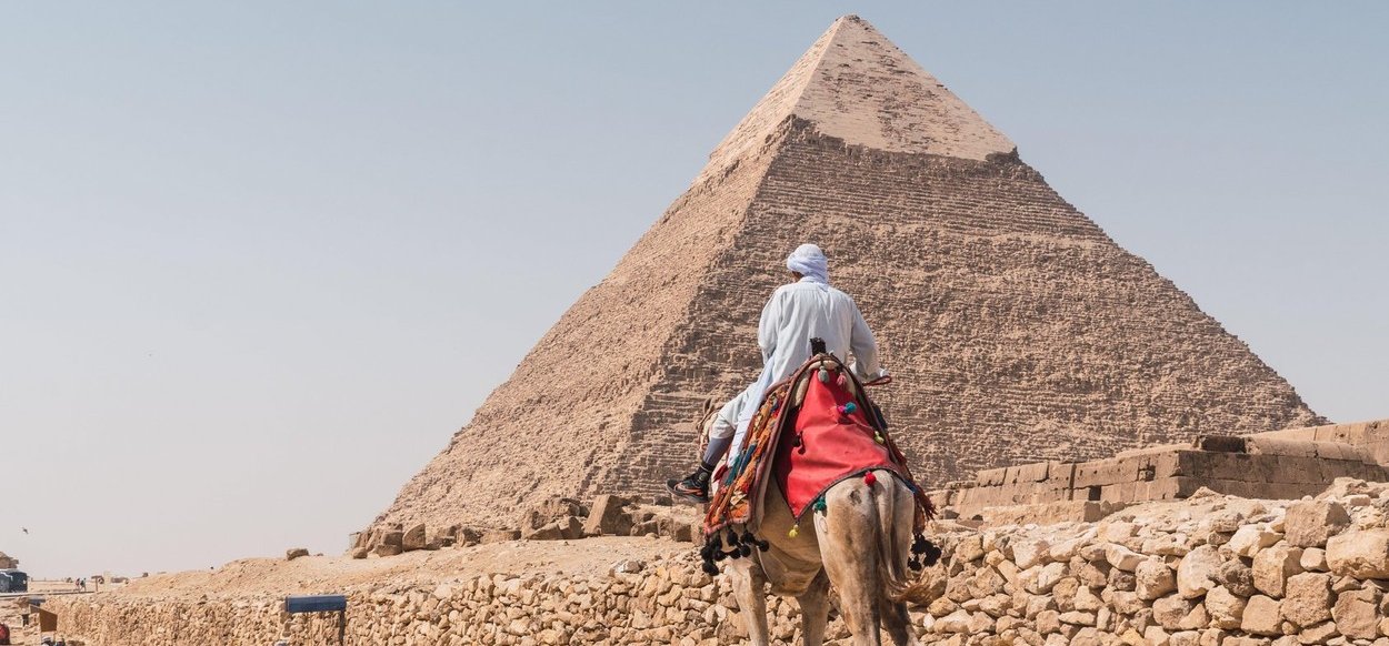 Több ezer éves repülő csúcseszközt találtak Egyiptomban? Igazán döbbenetes dolog rejtőzik Széthi templomában, de a szakértők megfejtették a rejtélyt