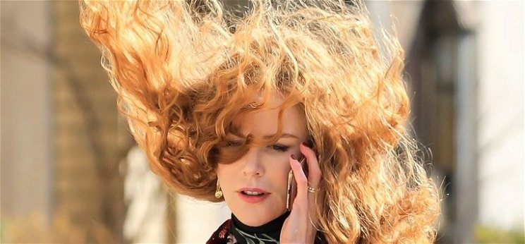 A csodatestű Nicole Kidman úgy húzta fel a harisnyáját az ágyában, hogy közben teljesen kitárulkozott