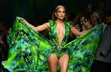 Jennifer Lopez újra felvette az ikonikus ruhát