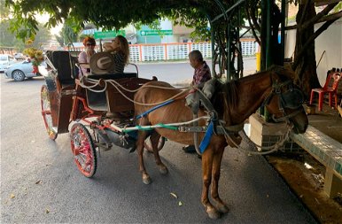 A thaiföldi lovaskocsi és a street food