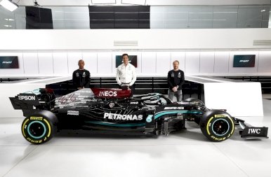 Bemutatták az új Mercedest és Aston Martint