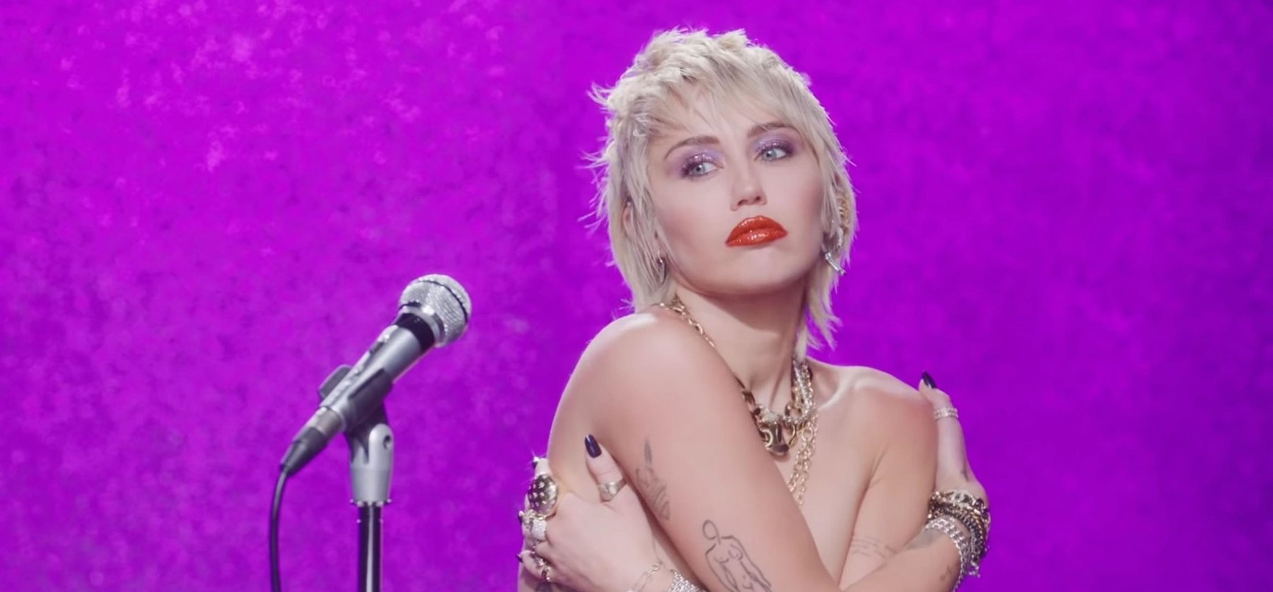 Miley Cyrusnak kemény döntést kellett hoznia – Megszorult, vagy az emlékek elől menekül?