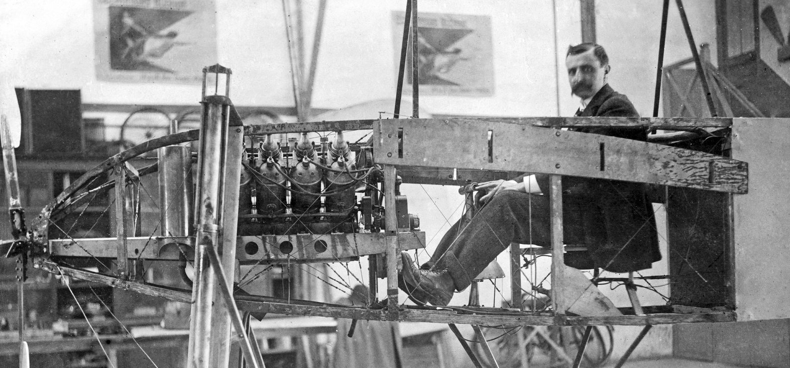 A repülés úttörője 112 éve nem ijedt meg attól, hogy átszárnyaljon a La Manche csatorna felett