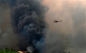 Fotókon a pusztító görögországi erdőtűz