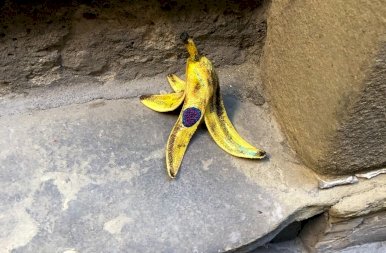 Valami nem stimmel ezzel a „banánnal”, igaz? – Az egész internetet ámulatba ejtették egy lengyel művész alkotásai!