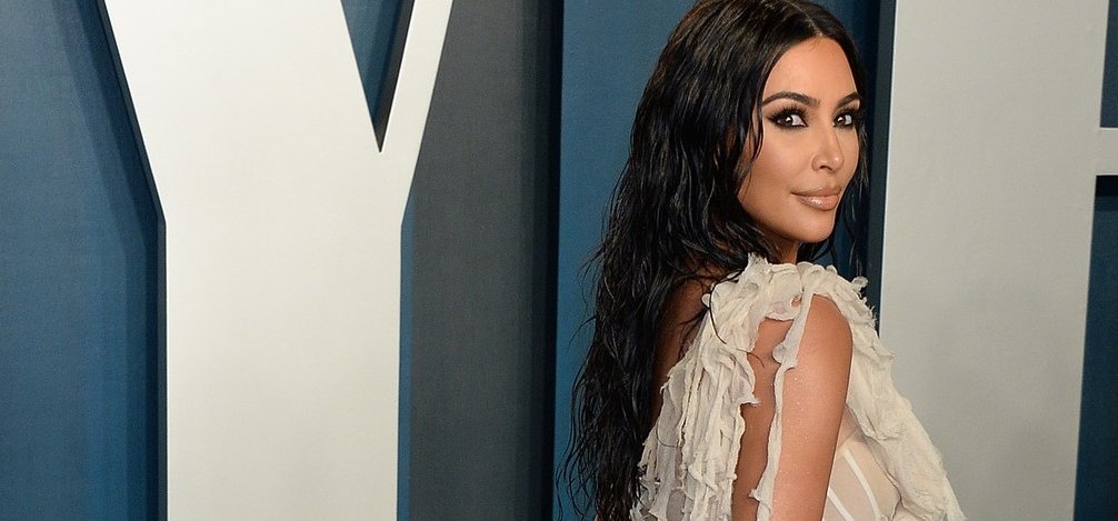 A fekete edzőfelszerelés se leplezi, hogy Kim Kardashiannek mekkora popsija van – lesifotók