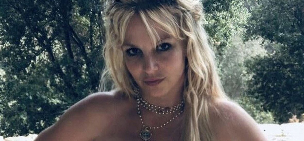 Britney Spears a pucér melleit markolássza, Dua Lipa szinte meztelen – Ezek voltak a hét legdögösebb celebvillantásai!