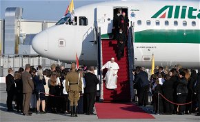 Ferenc pápa először látogatott Budapestre - Képek az érkezésről