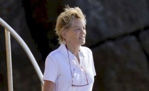 Mi történt Sharon Stone-nal? Felismerhetetlen lett az Elemi ösztön egykori bombázója! – lesifotók