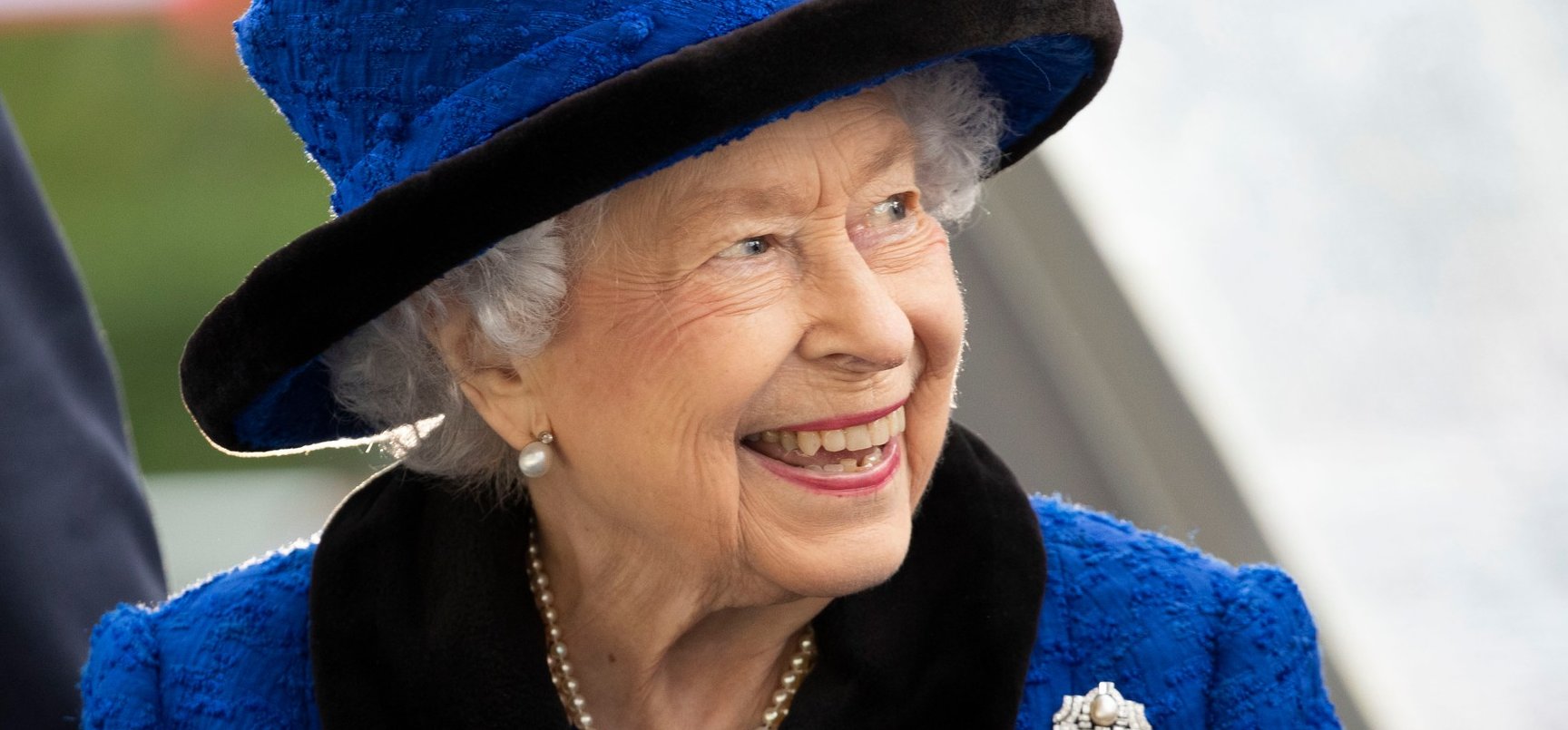 A lóverseny még II. Erzsébet arcára is hatalmas mosolyt tudott csalni – képek