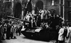 Megrázó képek az 1956-os forradalomról, ami ma 65 évvel ezelőtt vette kezdetét – 18+